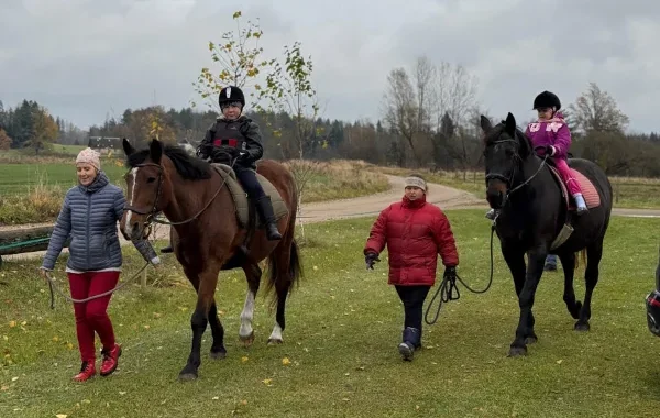 izjades-ar-zirgiem-pakavs-001